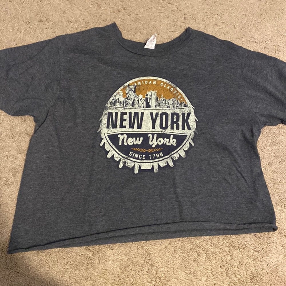 New york bottle cap grey crop top